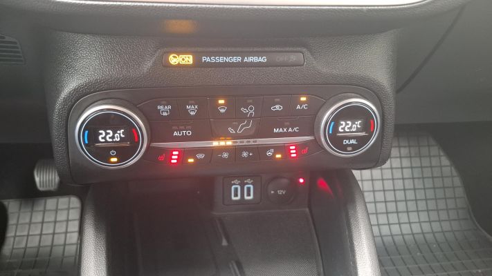 www.DobreUzywane.pl - FORD FOCUS 1.5 ECOBLUE 120 KM CONNECTED