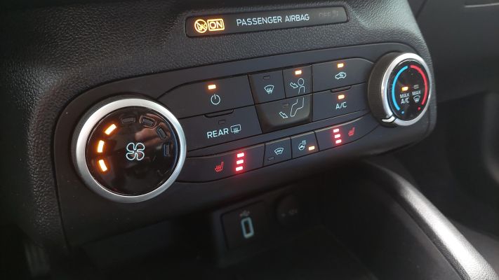 www.DobreUzywane.pl - FORD FOCUS 1.0 ECOBOOST 125KM TREND EDITION