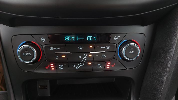 www.DobreUzywane.pl - FORD FOCUS 1.6 BENZYNA 125KM PLATINIUM X + PAKIET WINTER