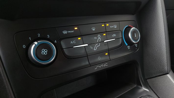 www.DobreUzywane.pl - FORD FOCUS 1.5 DIESEL 95 KM TREND EDITION
