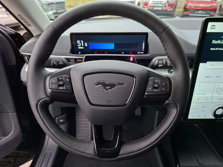 www.DobreUzywane.pl - FORD MUSTANG MACH-E 296KM 75 kWH