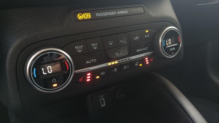 www.DobreUzywane.pl - FORD FOCUS KOMBI 1.5 ECOBOOST 150KM TITANIUM, REFLEKTORY FULL LED