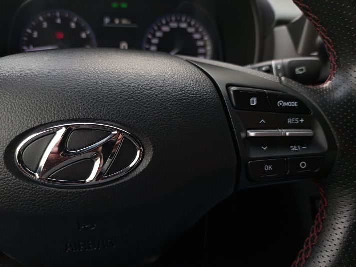 www.DobreUzywane.pl - HYUNDAI KONA 1.6 BENZYNA 170KM AUTOMAT 4X4 PREMIUM